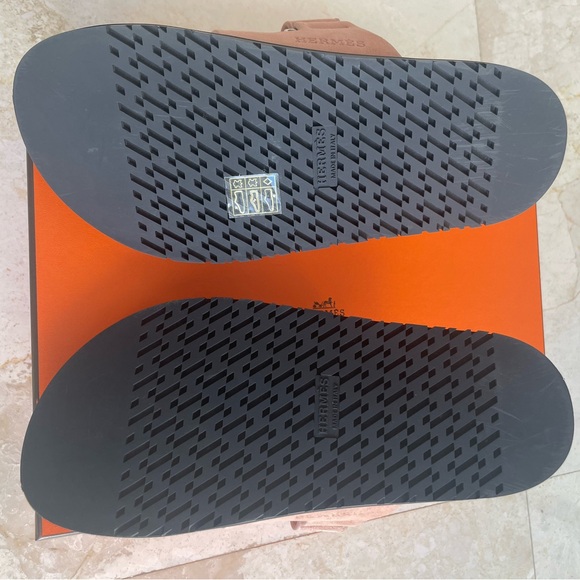 Hermes Chypre Sandal - 36 - Nude Pink - Black Sole - Picture 4 of 5